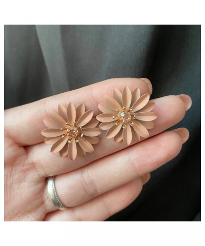 Chic Cute Boho Matte Flower Statement Stud Earrings with Gold Flower Bud for Women Sister Mom Lover and Friends Brown Daisy F...